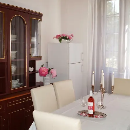 Bor-furdo Apartmanhaz Eger