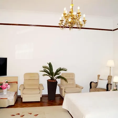 Bor-furdo Apartmanhaz Villa Eger