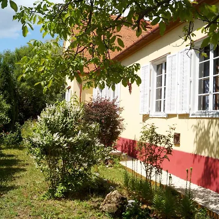 Bor-furdo Apartmanhaz Villa Eger