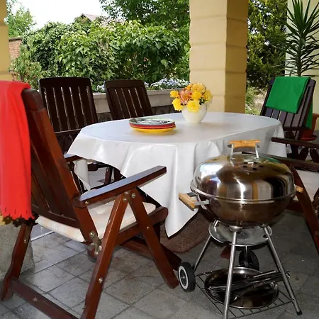 Bor-furdo Apartmanhaz * Eger